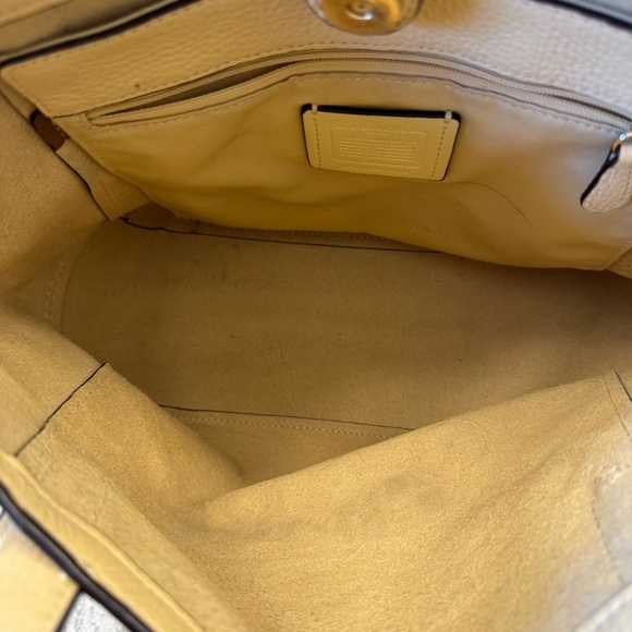 Women's Coach Vanilla Cream Tote Leather handbag purse with horse & carriage - Picture 7 of 15